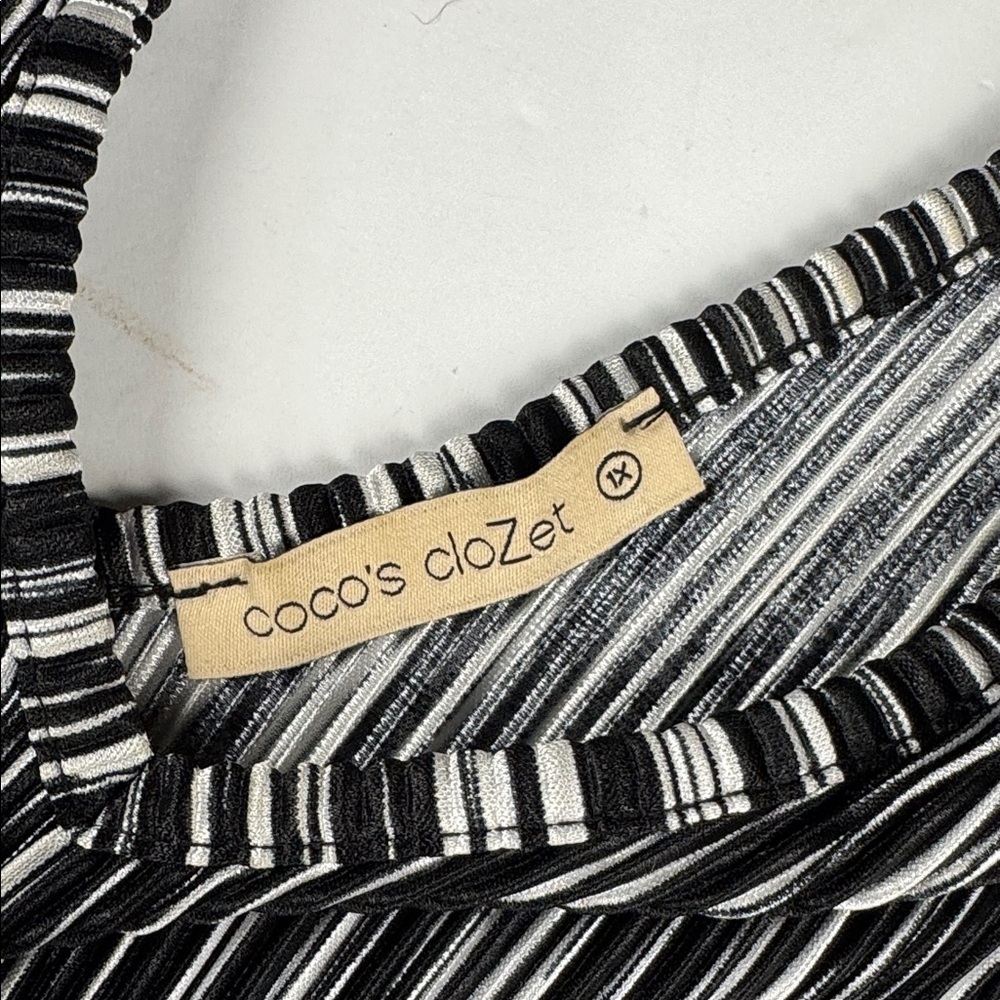 Women’s sleeveless V neck blouse size 1X - Picture 4 of 5